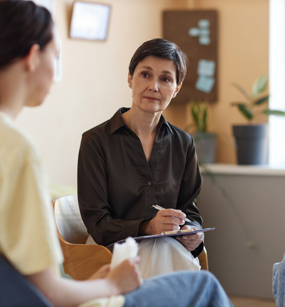 Woman Receiving dual diagnosis treatment in orange county.